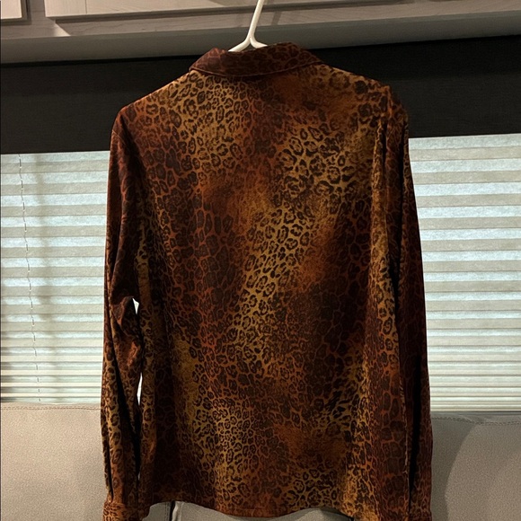 Haggar Women's Leopard Print Button-Down Shirt B5 - Picture 3 of 3